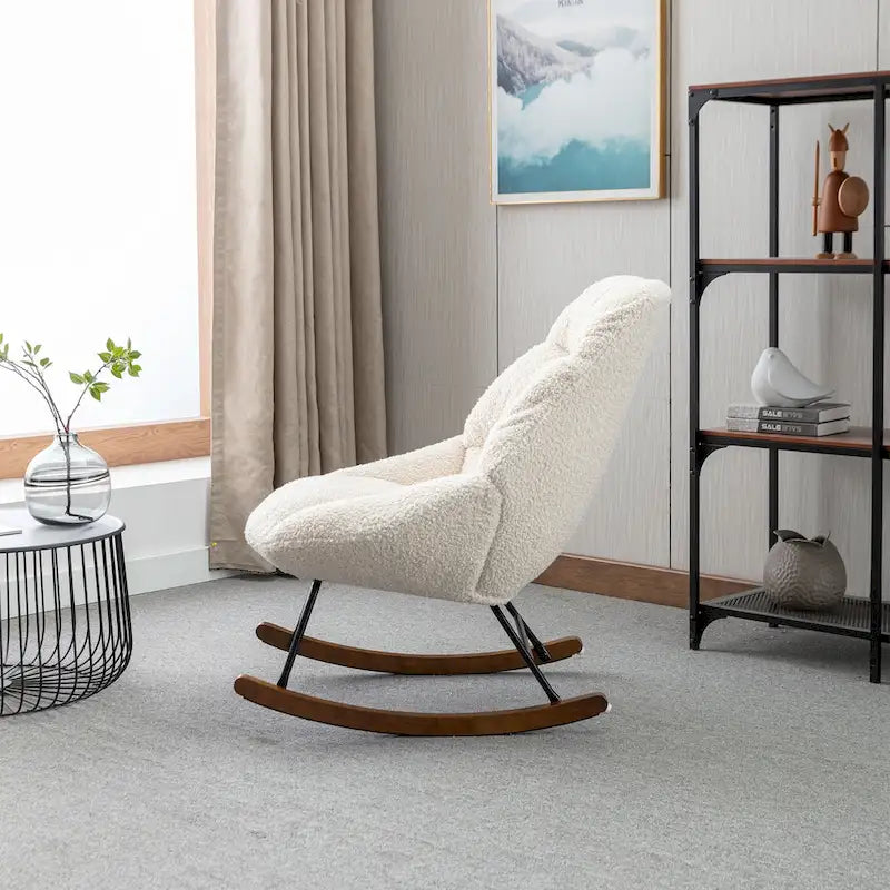 Fauteuil à bascule capitonné en tissu bouclé
